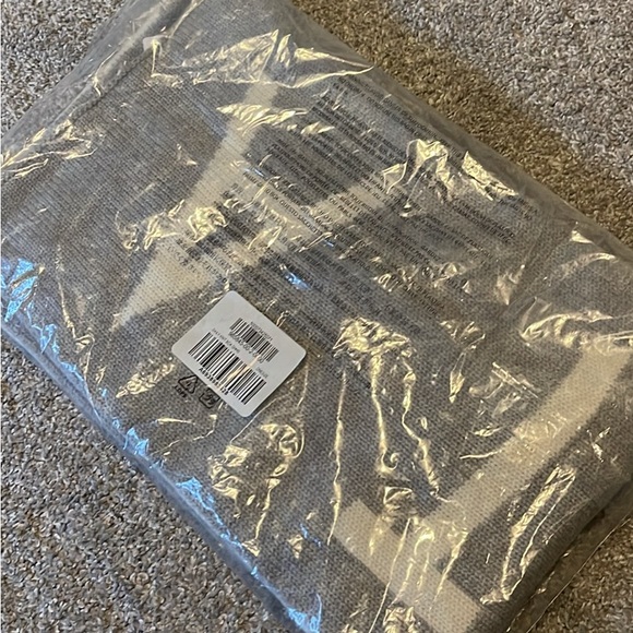 *NWT* Athleta Knit Scarf - Picture 4 of 4